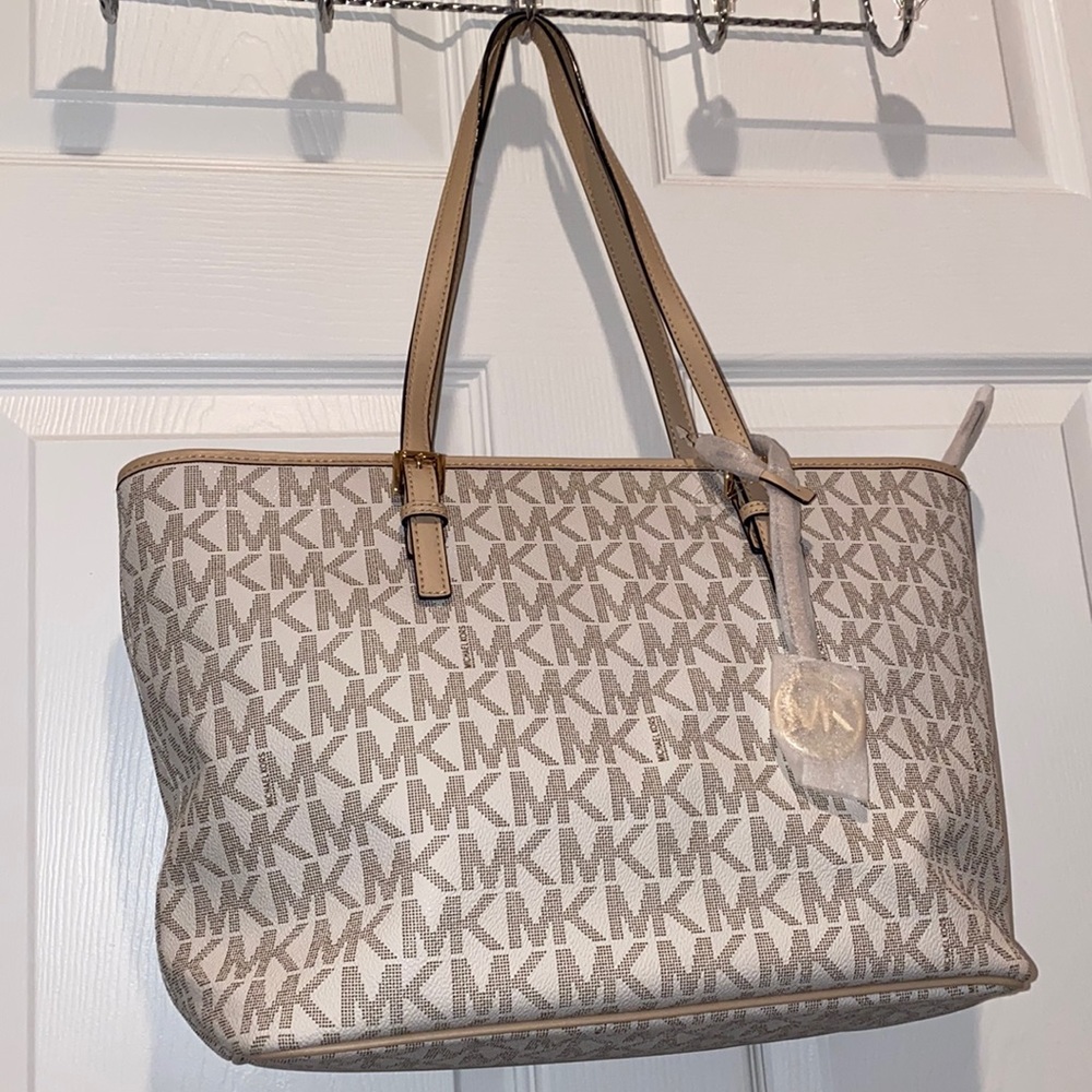 NWT Michael Kors Large Jet Set Charm Tote Vanilla